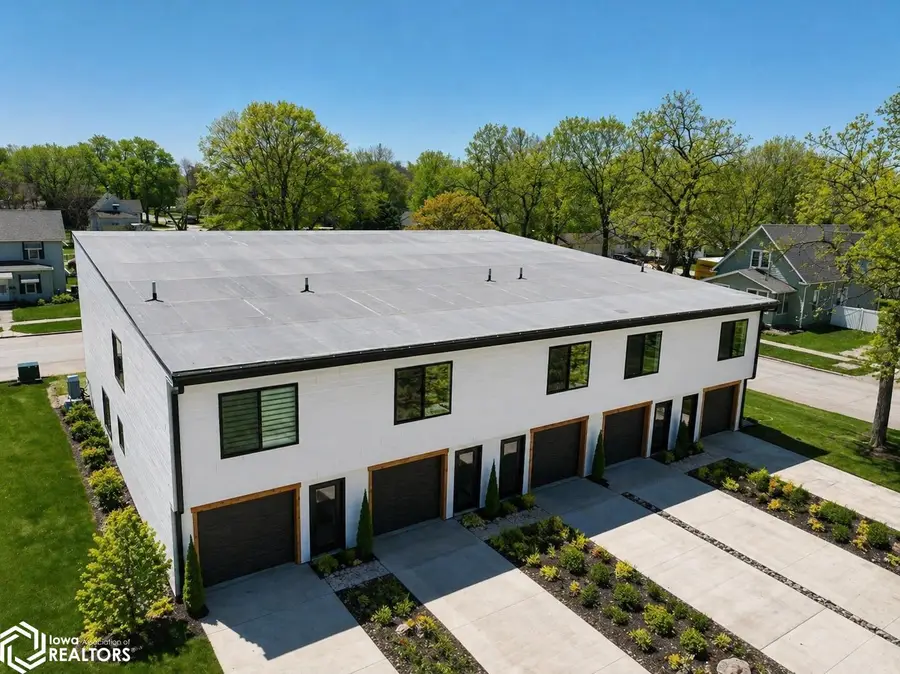 324 S 11th St, Sac City, IA 50583 - #3