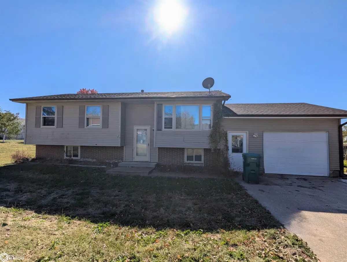 103 W Sherrie Lane, New London, IA 52645 - #1