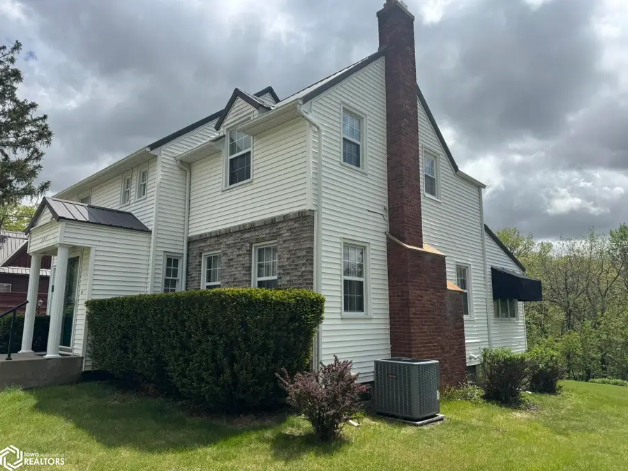 132 W Alta Vista Avenue, Ottumwa, IA 52501 - #2