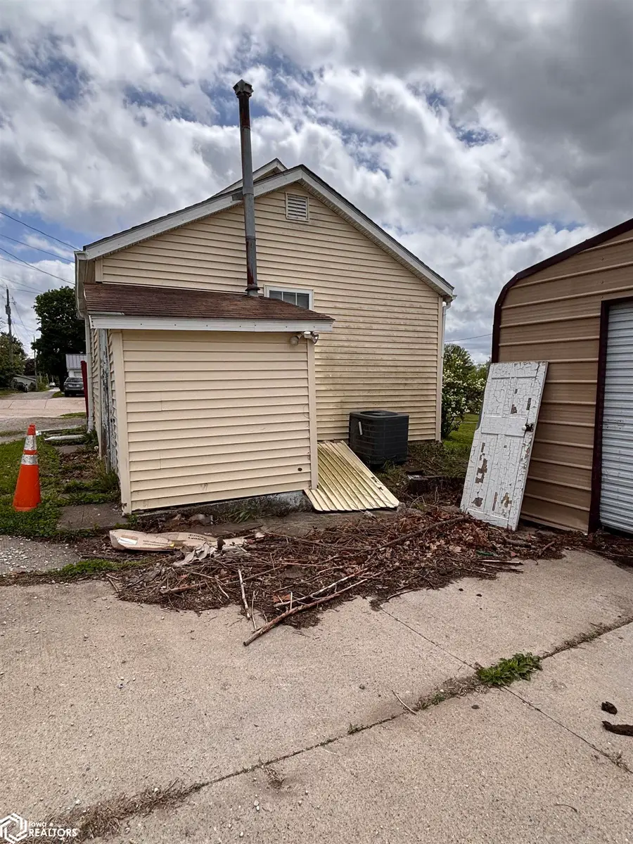 305 W Clay Street, Mount Pleasant, IA 52641 - #3
