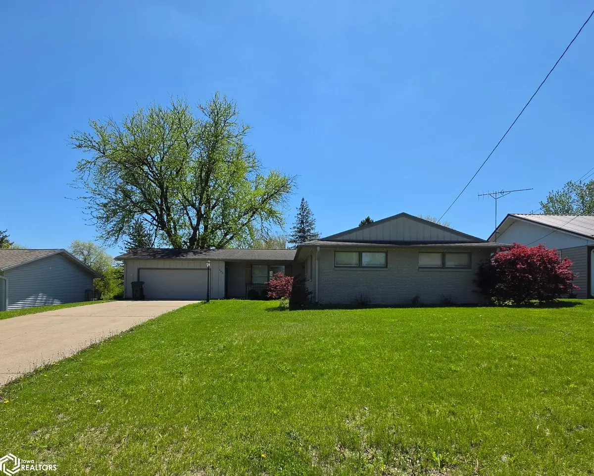302 Peasley Avenue, Oskaloosa, IA 52577 - #1