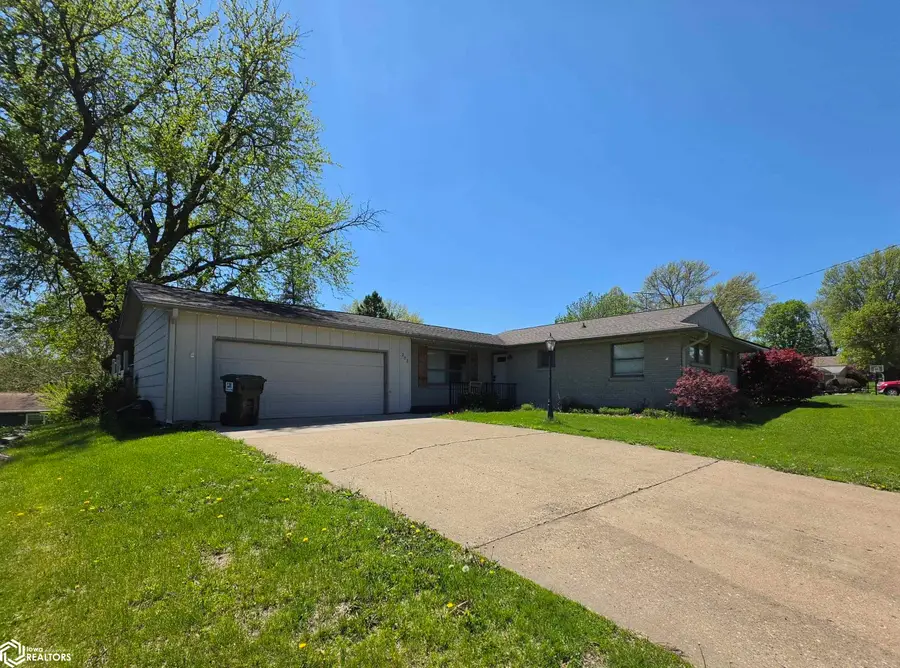 302 Peasley Avenue, Oskaloosa, IA 52577 - #2