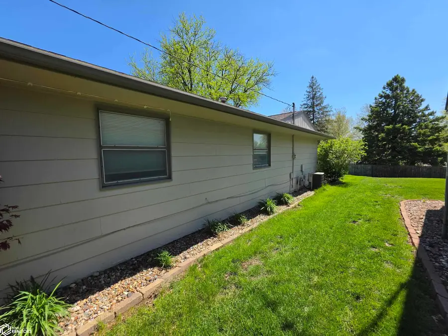 302 Peasley Avenue, Oskaloosa, IA 52577 - #3