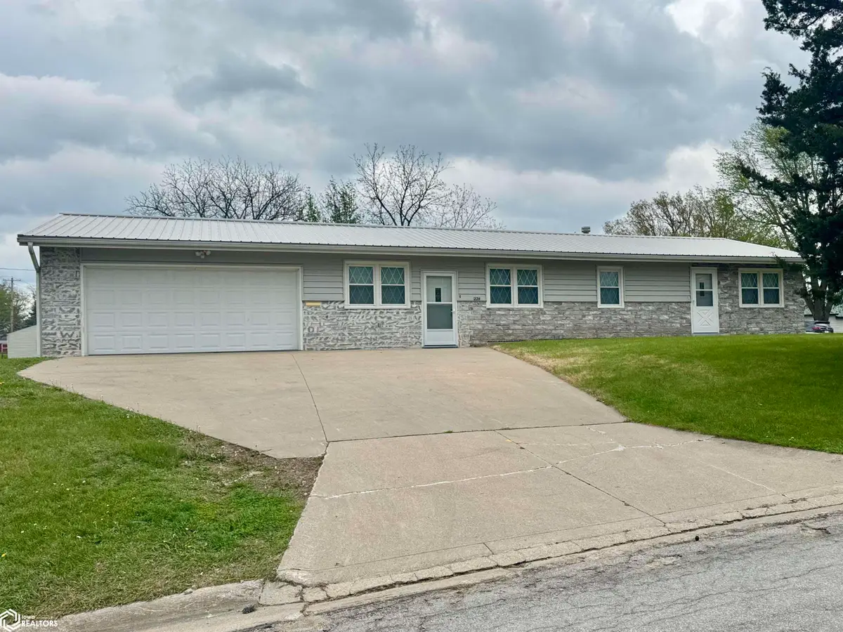 224 S 17th Street, Chariton, IA 50049 - #1