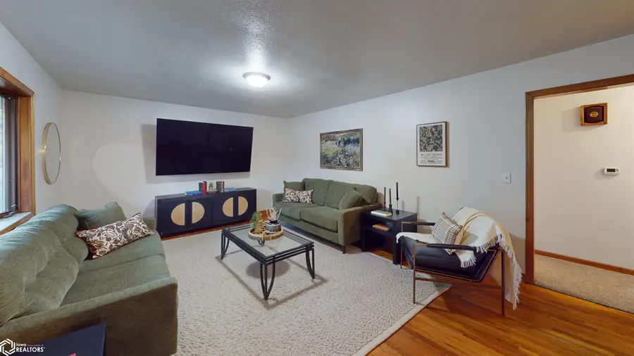 713 W Taylor Avenue, Fairfield, IA 52556 - #2