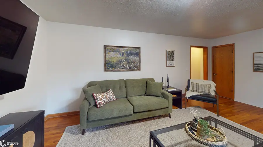 713 W Taylor Avenue, Fairfield, IA 52556 - #3