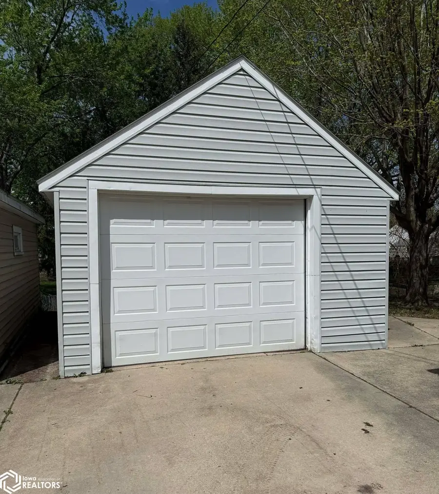 930 16th St. Ne, Mason City, IA 50401 - #2