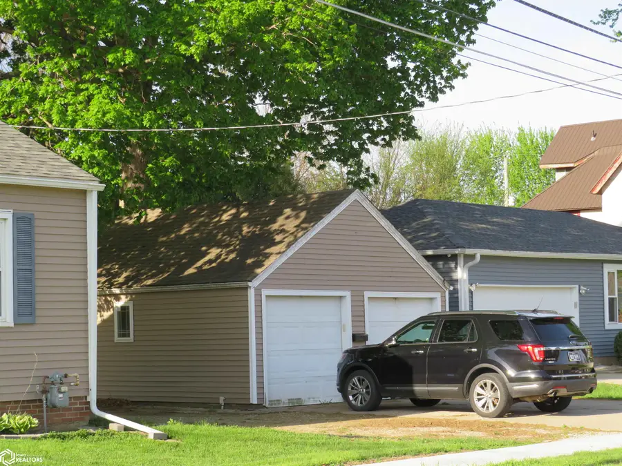 203 6th St Sw, Hampton, IA 50441 - #3