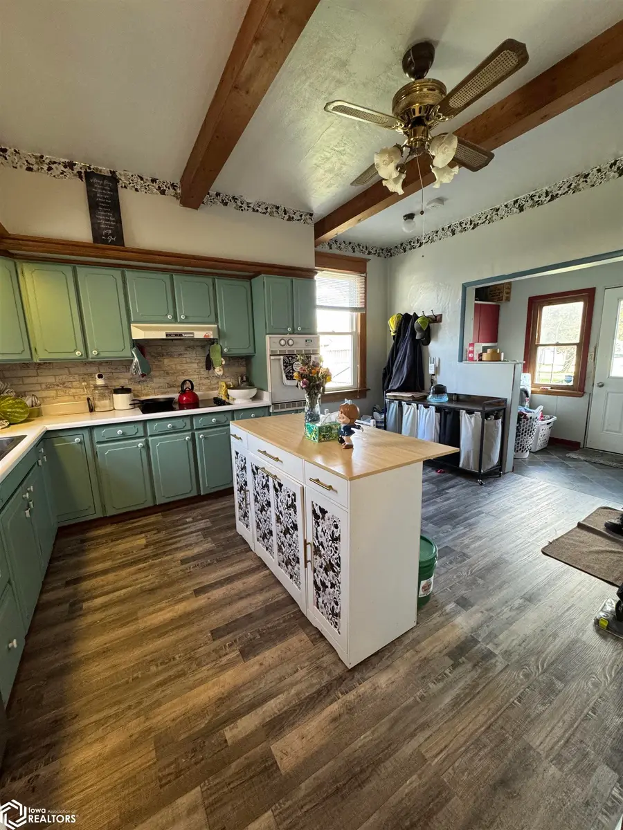 211 N Shuffleton Street, Sigourney, IA 52591 - #3