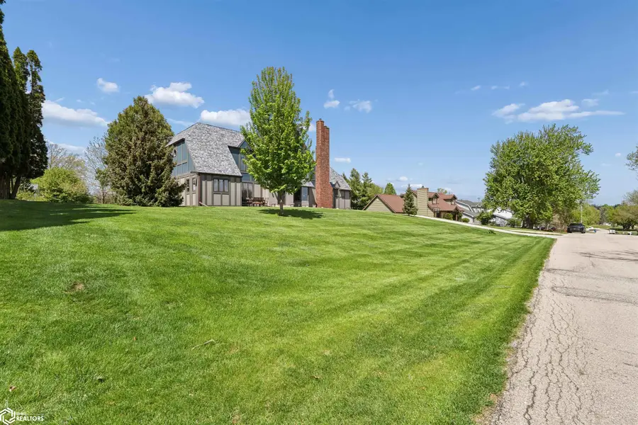 1405 Fairway Drive, Marshalltown, IA 50158 - #3