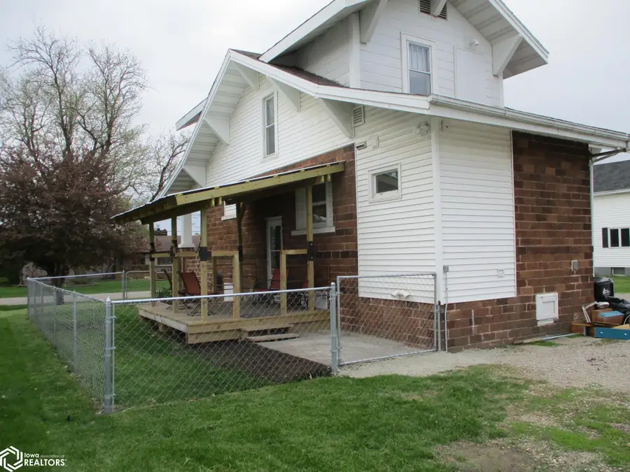 1003 Clark Street, Dysart, IA 52224 - #2