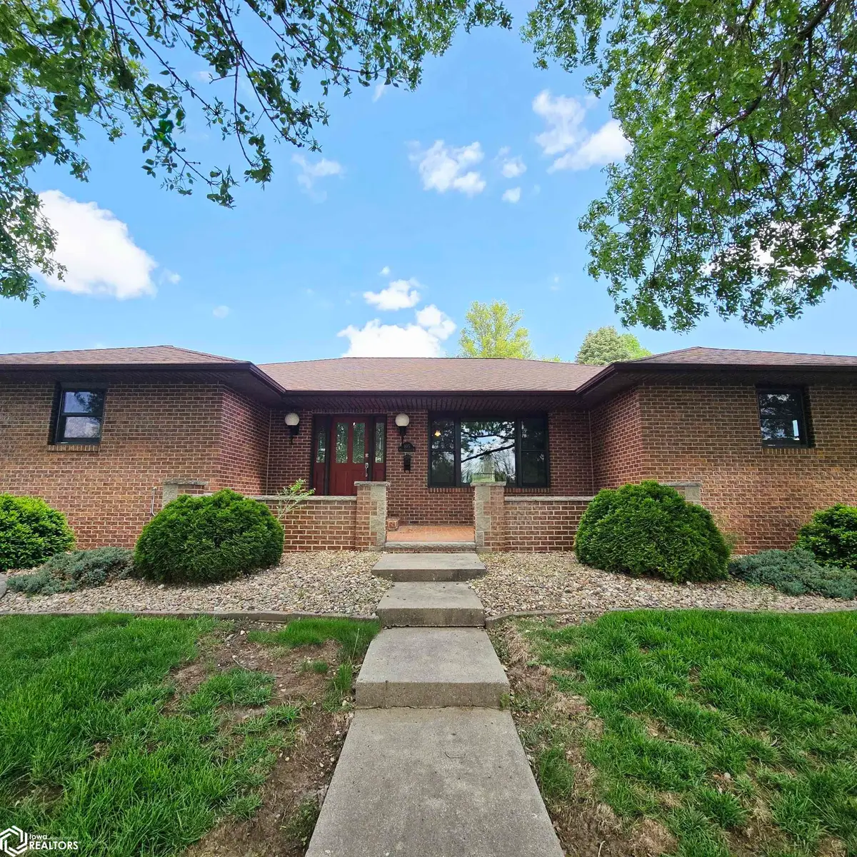 105 W Glendale Road, Oskaloosa, IA 52577 - #1
