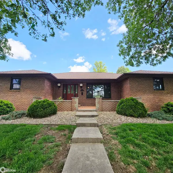 105 W Glendale Road, Oskaloosa, IA 52577