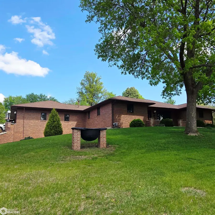 105 W Glendale Road, Oskaloosa, IA 52577 - #2