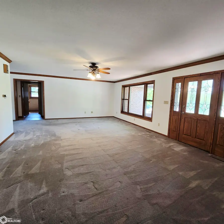 105 W Glendale Road, Oskaloosa, IA 52577 - #3