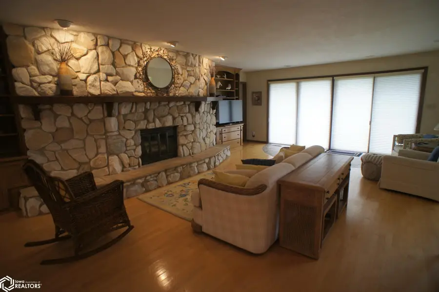 2215 Fenton Avenue, Webster City, IA 50595 - #2