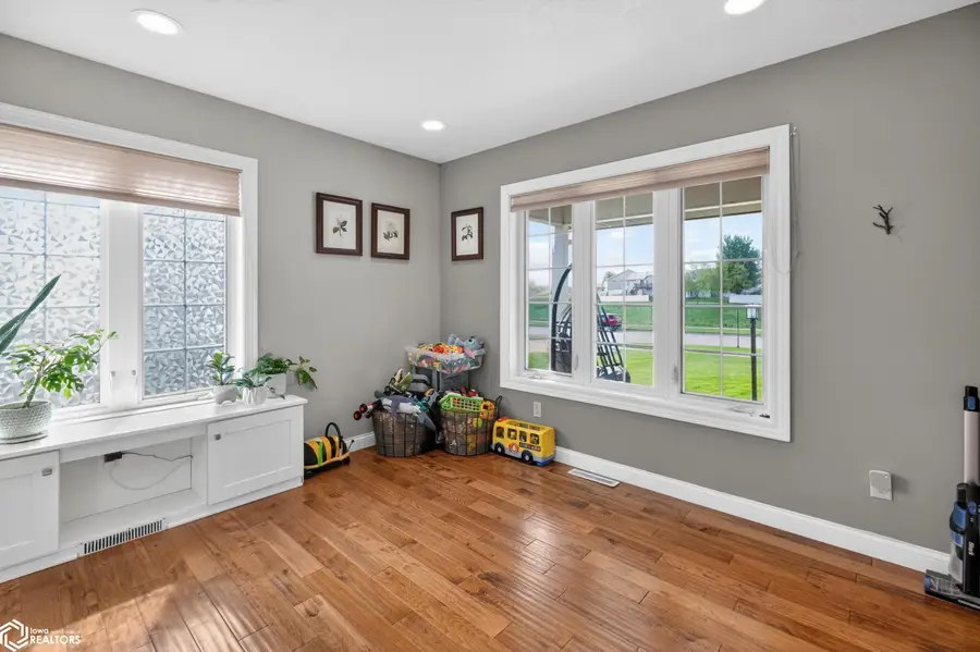 407 W Merle Hibbs Boulevard, Marshalltown, IA 50158 - #3
