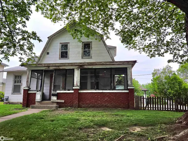 906 Summer Street, Burlington, IA 52601