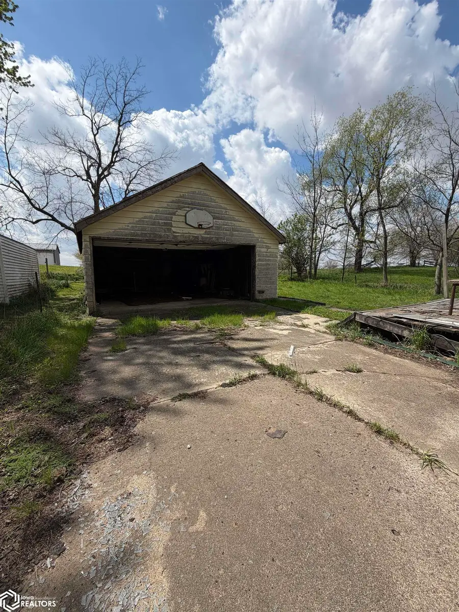 1517 20th Avenue, Eldora, IA 50627 - #3
