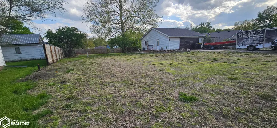 310 E Mclane Street, Osceola, IA 50213 - #3