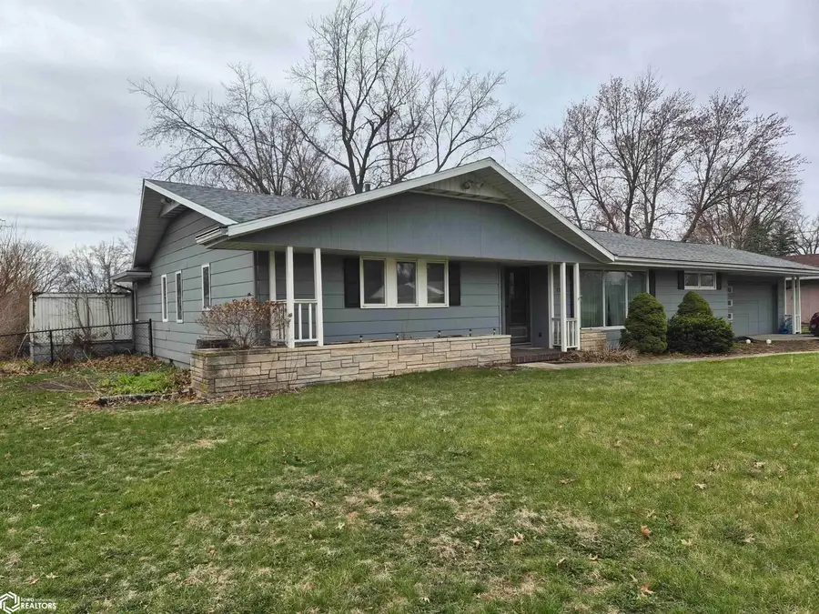 1205 S 15th Avenue W, Newton, IA 50208 - #2
