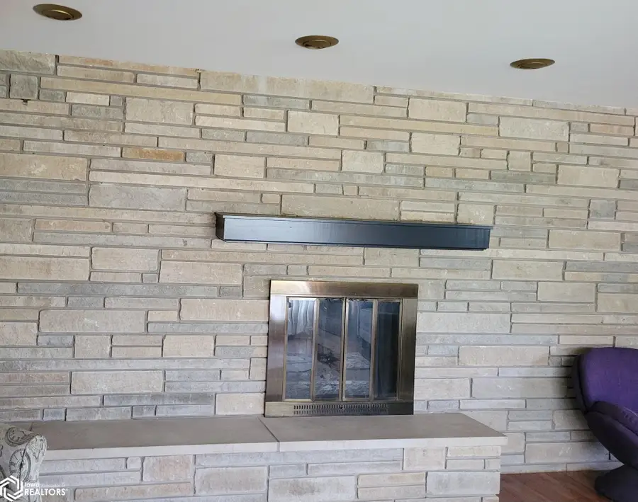 1205 S 15th Avenue W, Newton, IA 50208 - #3