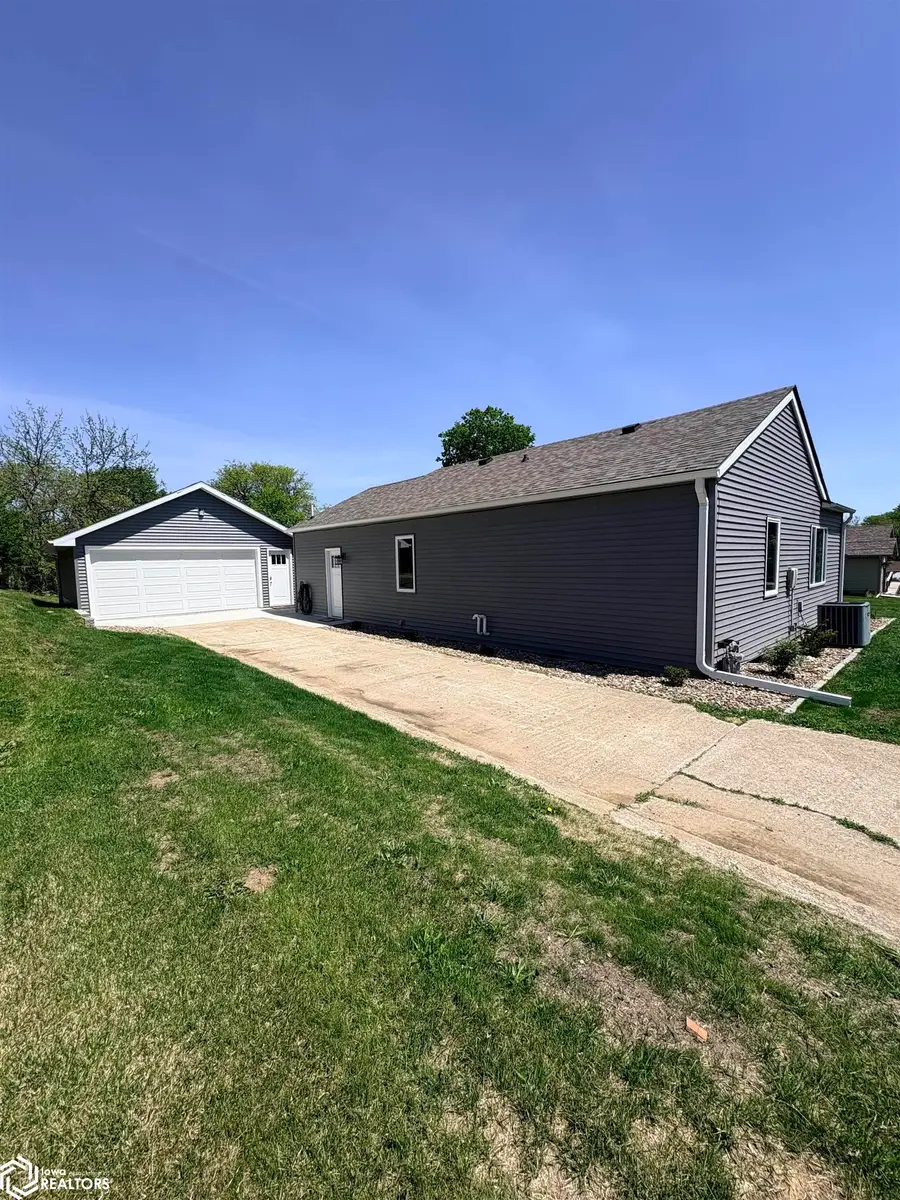 123 Geneva Drive, Oskaloosa, IA 52577 - #2