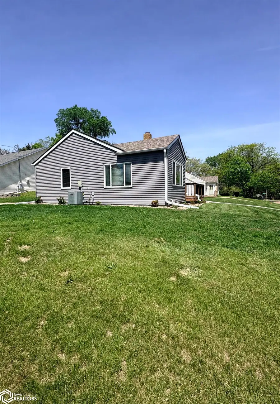 123 Geneva Drive, Oskaloosa, IA 52577 - #2