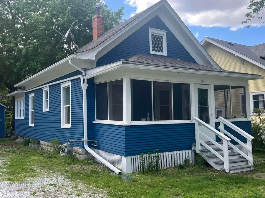 702 S 3rd Street, Fairfield, IA 52556 - #2