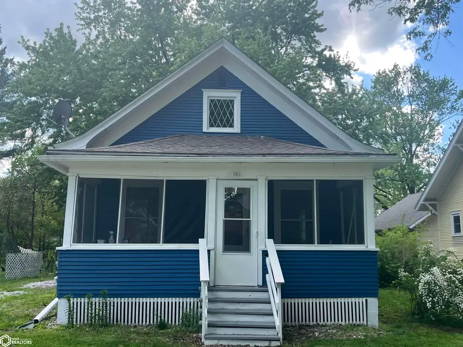 702 S 3rd Street, Fairfield, IA 52556 - #3