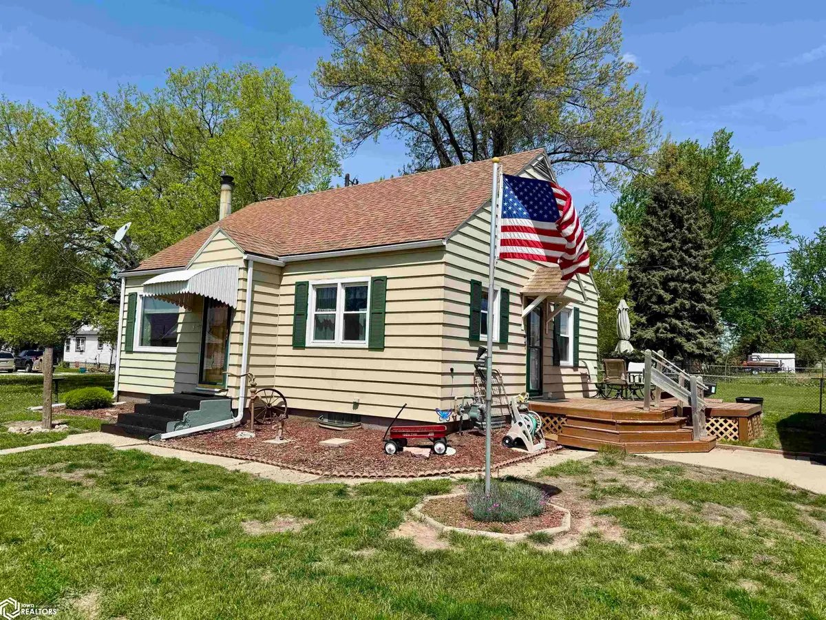 8 E South Street, Marshalltown, IA 50158 - #1