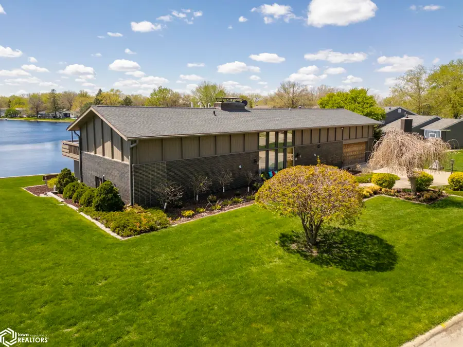 154 Lakeview Dr, Mason City, IA 50401 - #2
