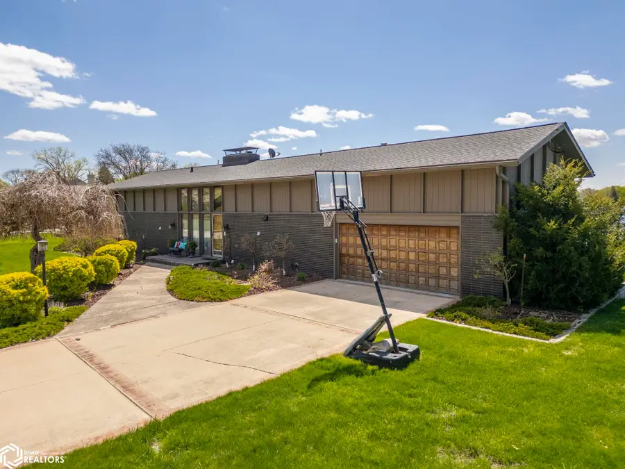 154 Lakeview Dr, Mason City, IA 50401 - #3