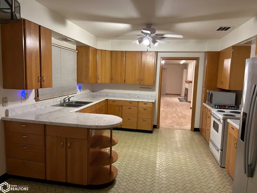 100 S Lincoln, Eagle Grove, IA 50533 - #3
