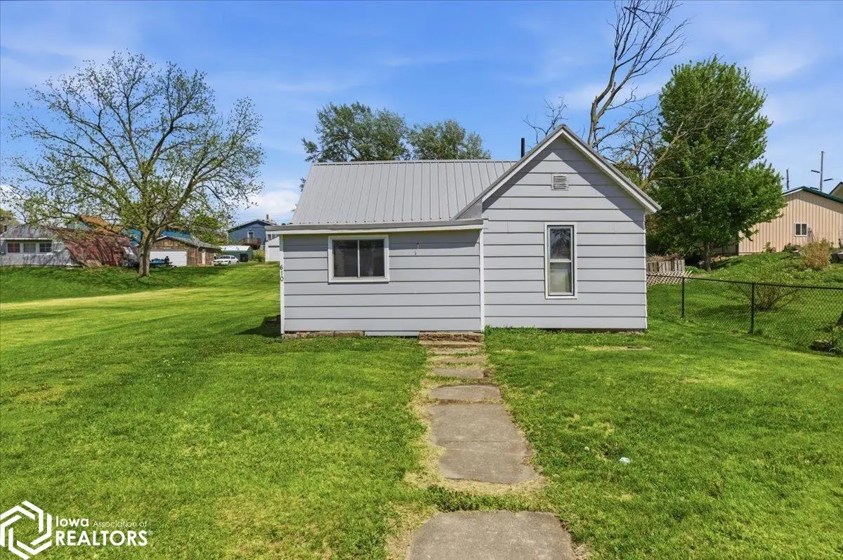 610 Center Street, Grinnell, IA 50112 - #1