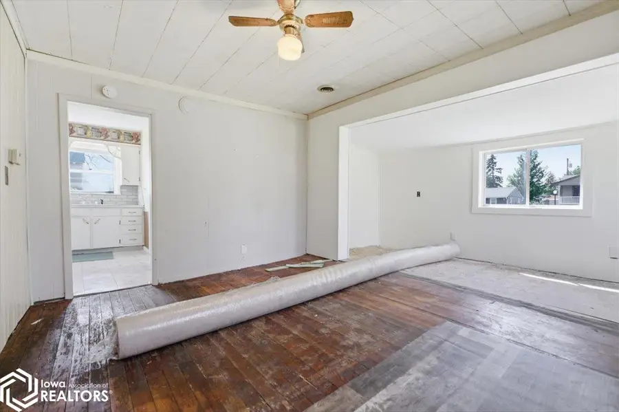 610 Center Street, Grinnell, IA 50112 - #2
