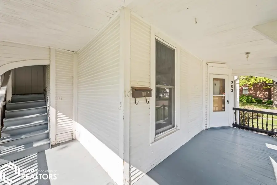 202 W Poplar Street, Bloomfield, IA 52537 - #2