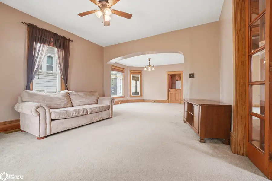 425 E Wheeler Street, West Burlington, IA 52655 - #3