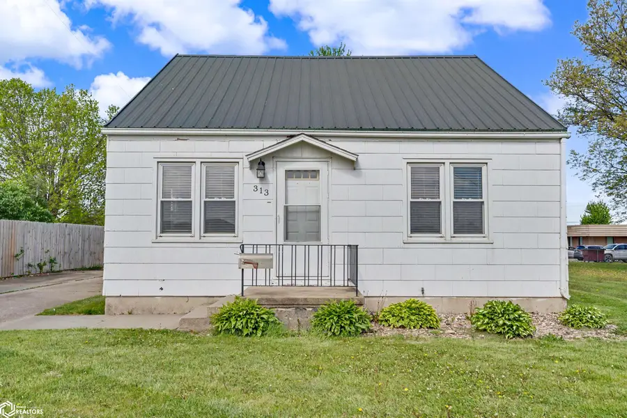 313 S 18th Avenue, Marshalltown, IA 50158 - #2