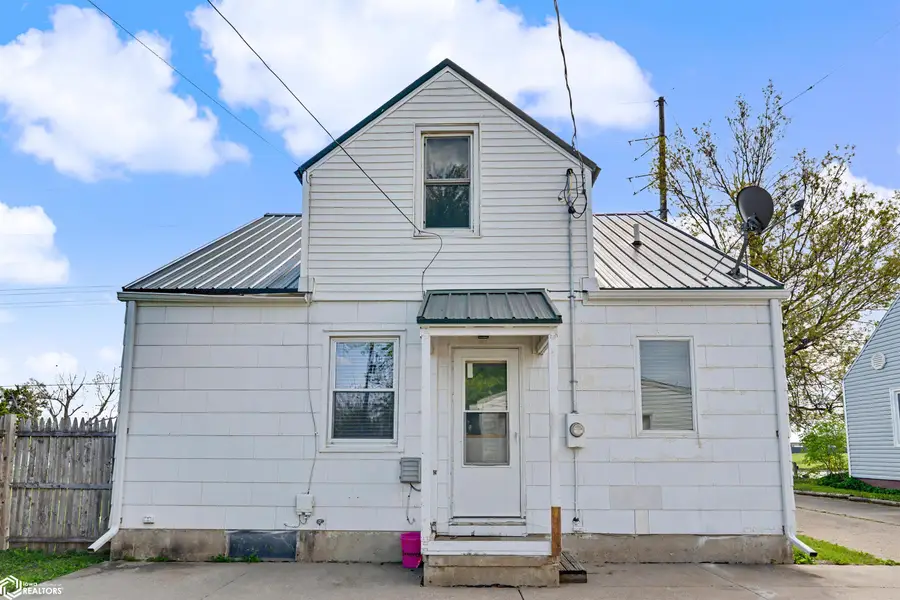 313 S 18th Avenue, Marshalltown, IA 50158 - #3