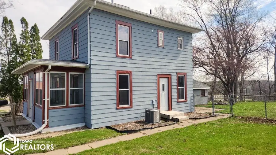 410 Clinton Street, Charles City, IA 50616 - #2