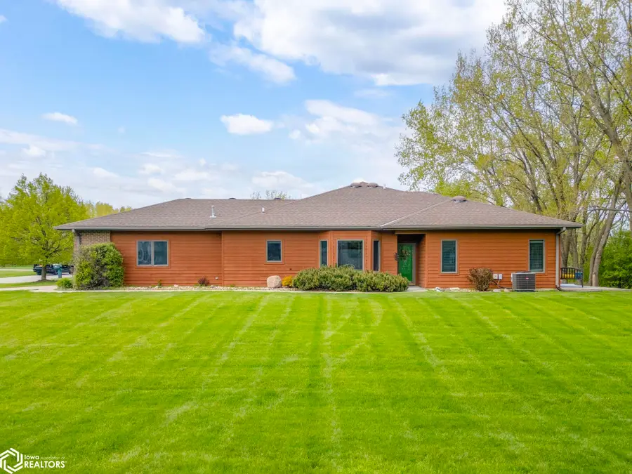 2005 Hunters Ridge Dr, Mason City, IA 50401 - #3