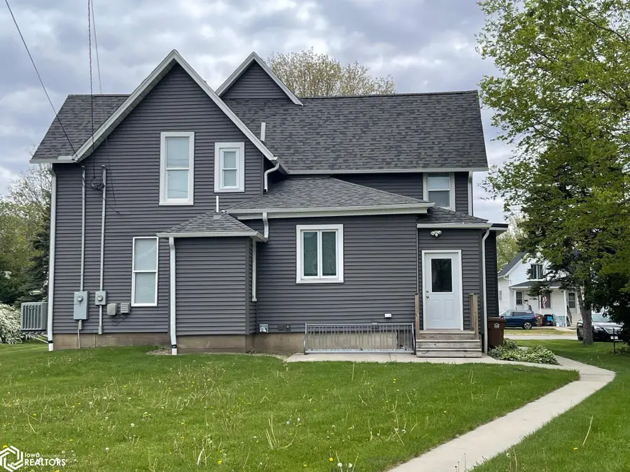 1221 Main Street, Grinnell, IA 50112 - #2