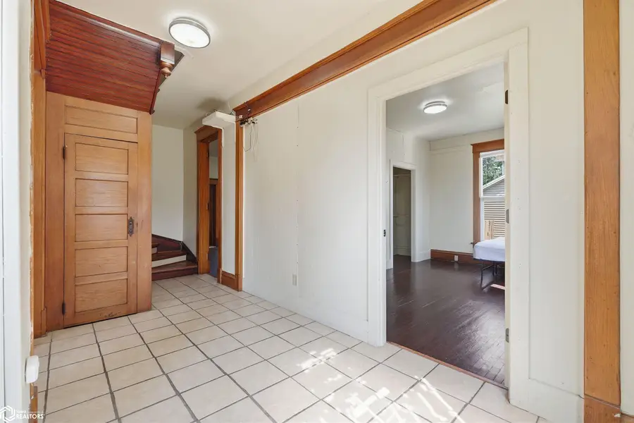 1221 Main Street, Grinnell, IA 50112 - #3