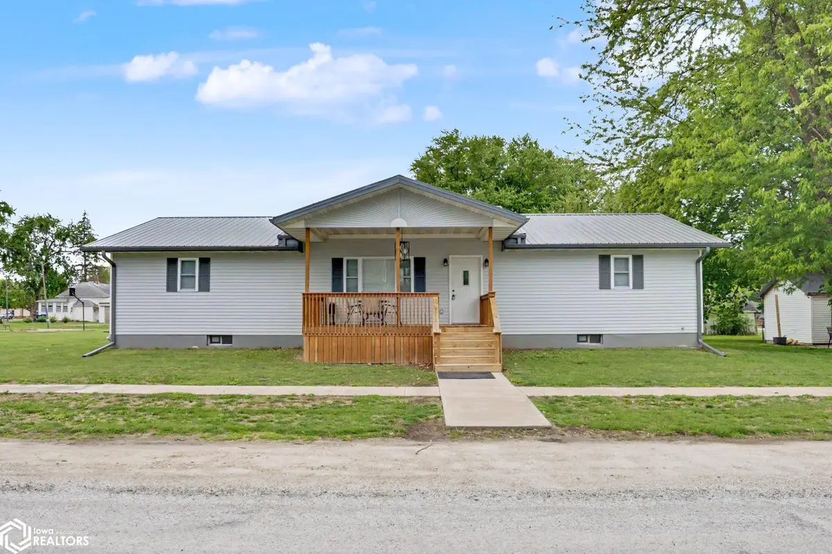 110 S Cooper St, Stronghurst, IL 52601 - #1