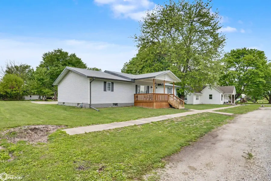 110 S Cooper St, Stronghurst, IL 52601 - #2