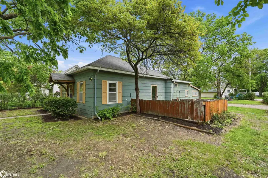 811 S 5th Street, Fairfield, IA 52556 - #2