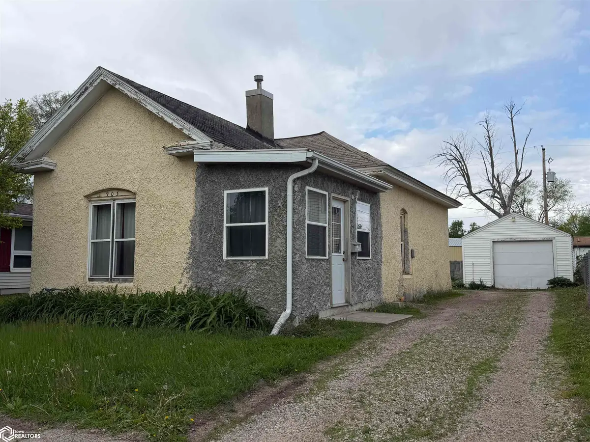 903 S 5th Avenue, Marshalltown, IA 50158 - #1