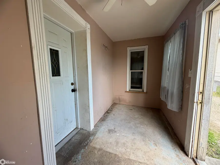 903 S 5th Avenue, Marshalltown, IA 50158 - #2