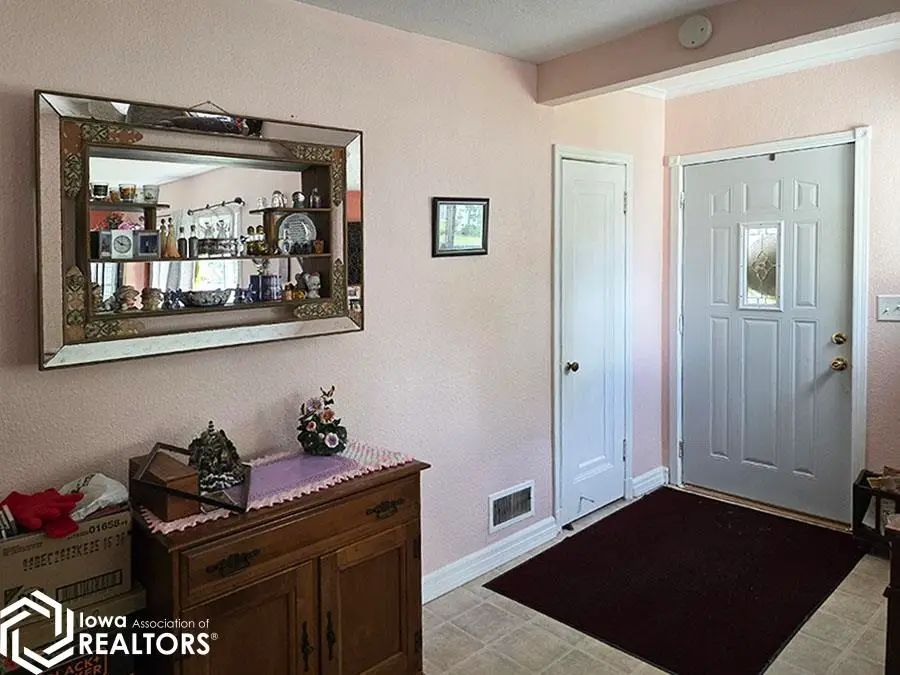1208 Castle Street, Ottumwa, IA 52501 - #2